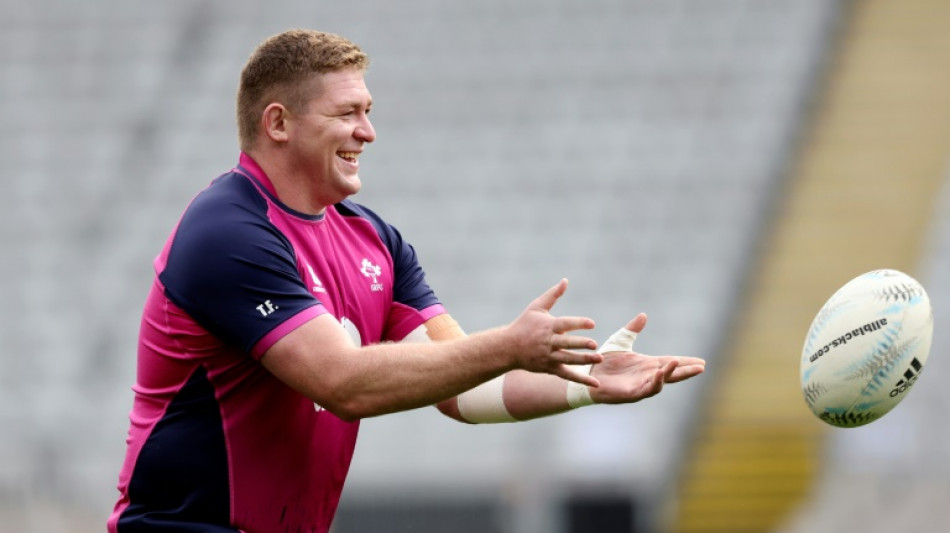 Ireland props Furlong, Porter sign contract extensions