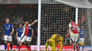 Arsenal edge past Ipswich to go second in Premier League