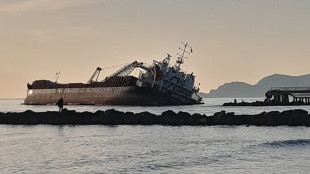 Nave incagliata, ancora nessuna traccia d'inquinamento al mare