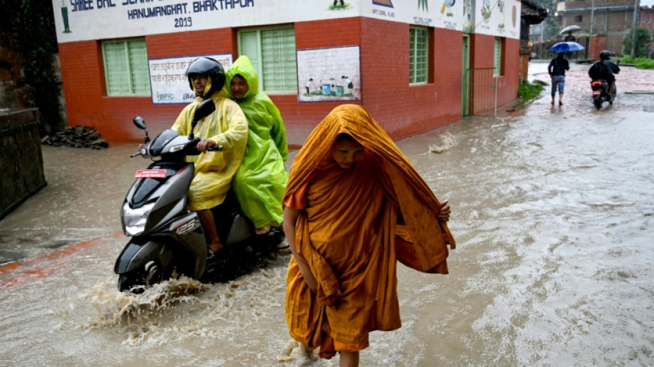 Népal: au moins 14 morts dans des inondations et glissements de terrain
