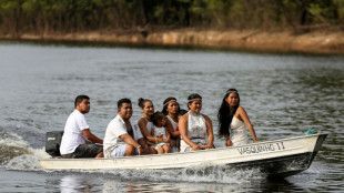 En Amazonie, des indigènes votent Lula, en bateau