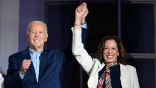 Biden et Harris en campagne ensemble pour la première fois, pour fêter une victoire économique