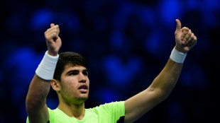 Alcaraz vence Rublev e se mantém vivo no ATP Finals