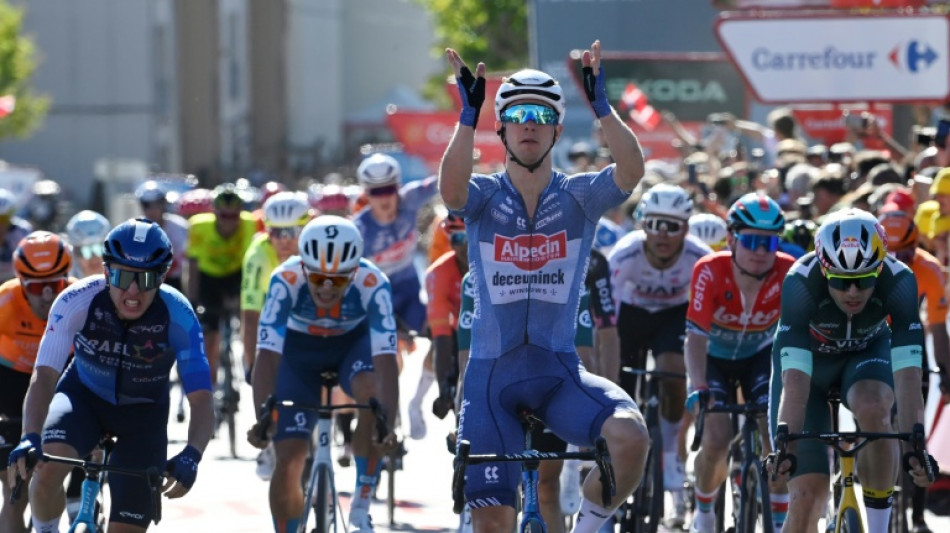 Groves blasts to Vuelta stage two victory