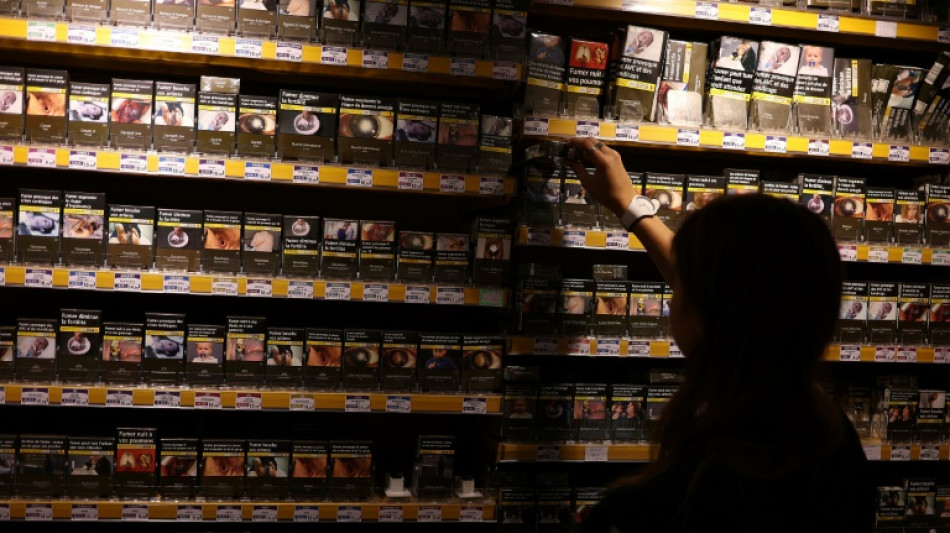 Ventes illicites de tabac: le gouvernement promet "un nouveau plan de lutte"