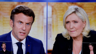 Présidentielle: un dernier effort avant minuit pour Macron et Le Pen