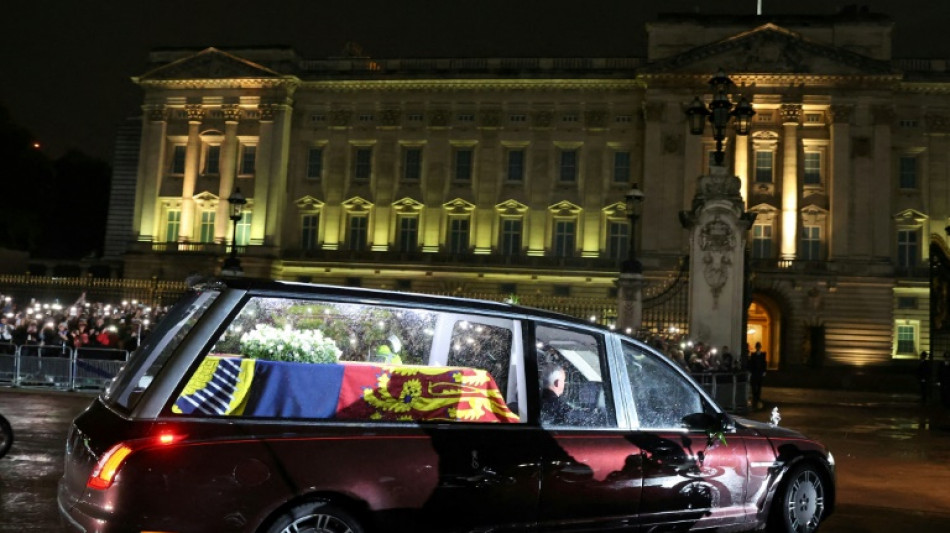 Crowds build to see Queen Elizabeth II lying in state