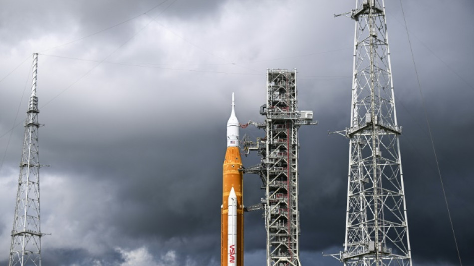 Nasa suspende lanzamiento del martes de nave a la Luna debido a tormenta