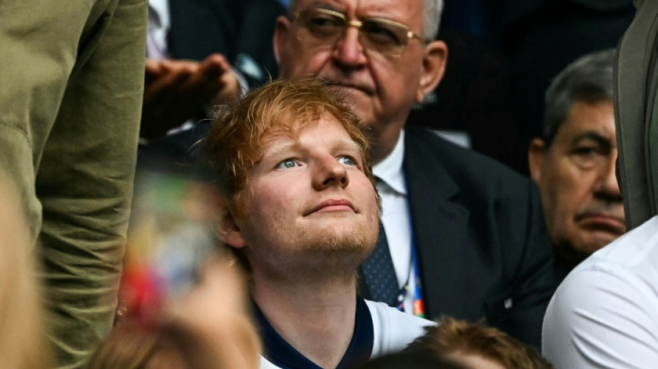 Ed Sheeran se torna acionista minoritário de clube de futebol inglês