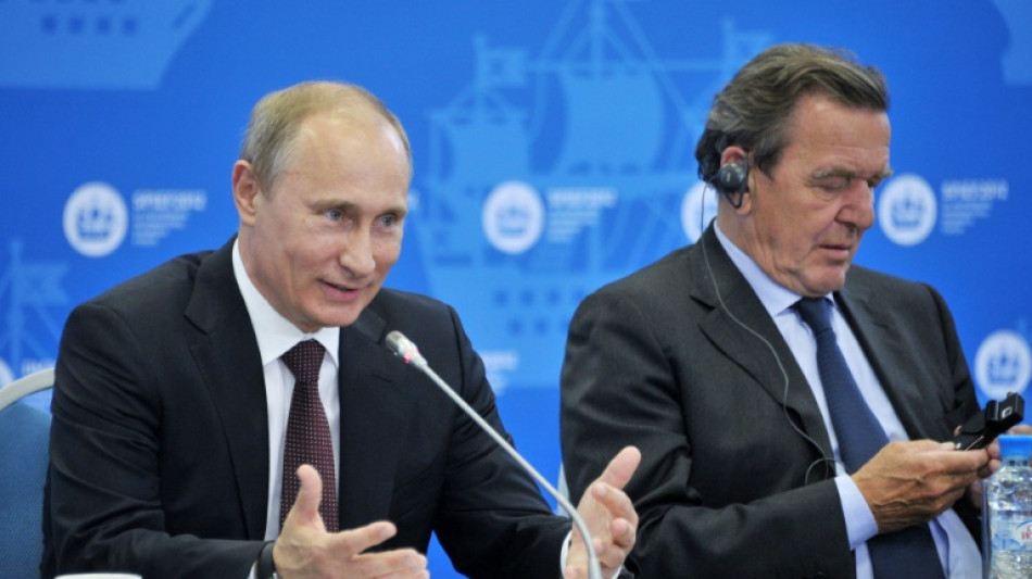Schröder gerät wegen seiner Kontakte nach Russland immer stärker unter Druck
