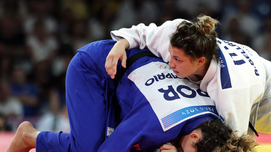 Parigi: Albano sul tatami dell'oro Bellandi, e canta 'Felicità'