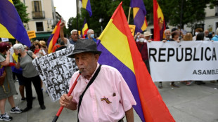 Hundreds protest return of Spain ex-king Juan Carlos