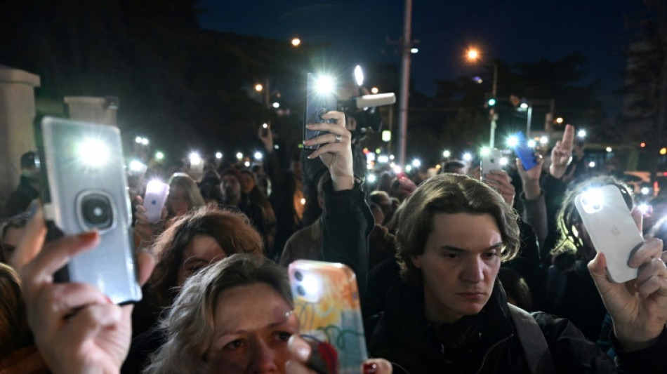 'Não te esqueceremos', cantam os presentes no funeral do opositor russo Navalny