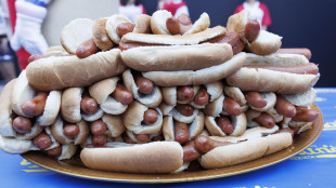 Divora 58 hot dog in 10 minuti il nuovo campione a Coney Island