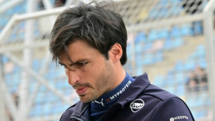 Sainz Jr. supera sua ex-equipe Ferrari no 2º dia de testes no Bahrein; Bortoleto é 15º