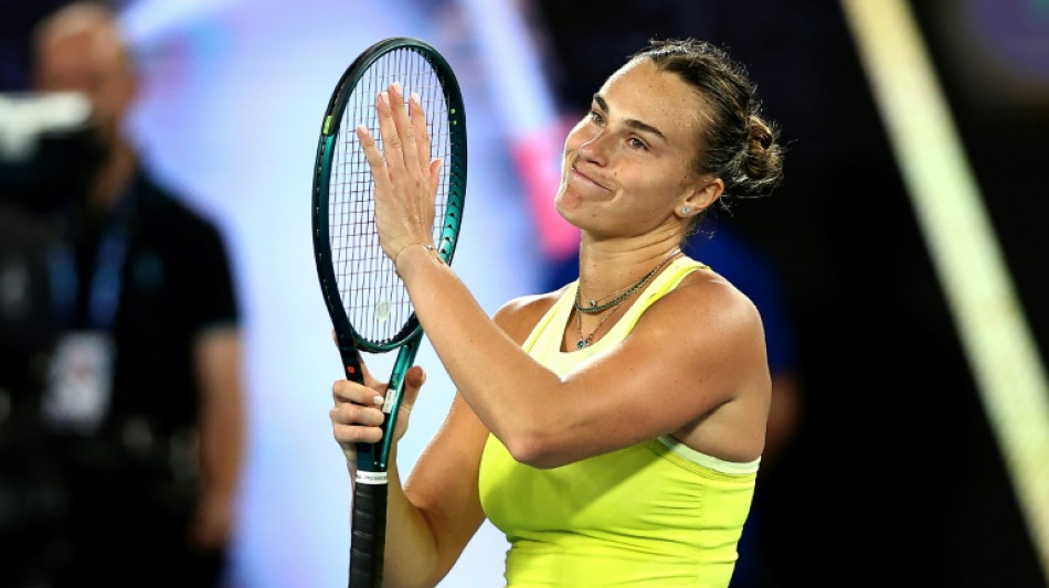 Open d'Australie: Sabalenka rejoint Badosa, Zverev aussi en demies avant le choc Djokovic-Alcaraz