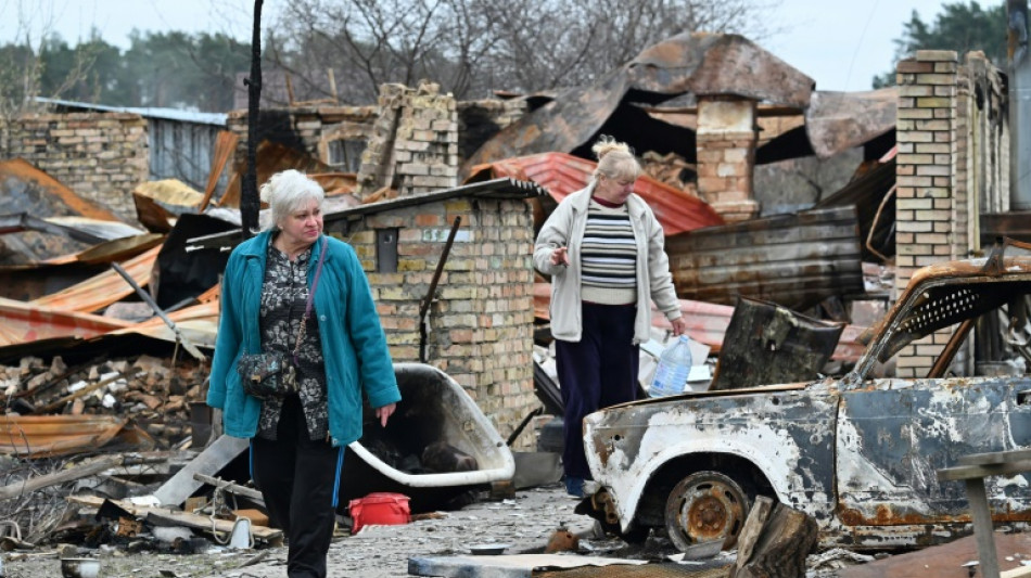 Entre mines et pièges, retour risqué à la maison pour des déplacés ukrainiens