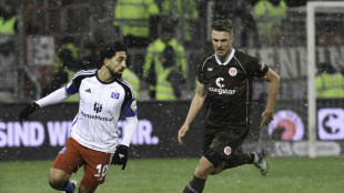 Slapstick und vier Tore: St. Pauli und HSV mit wildem Derby