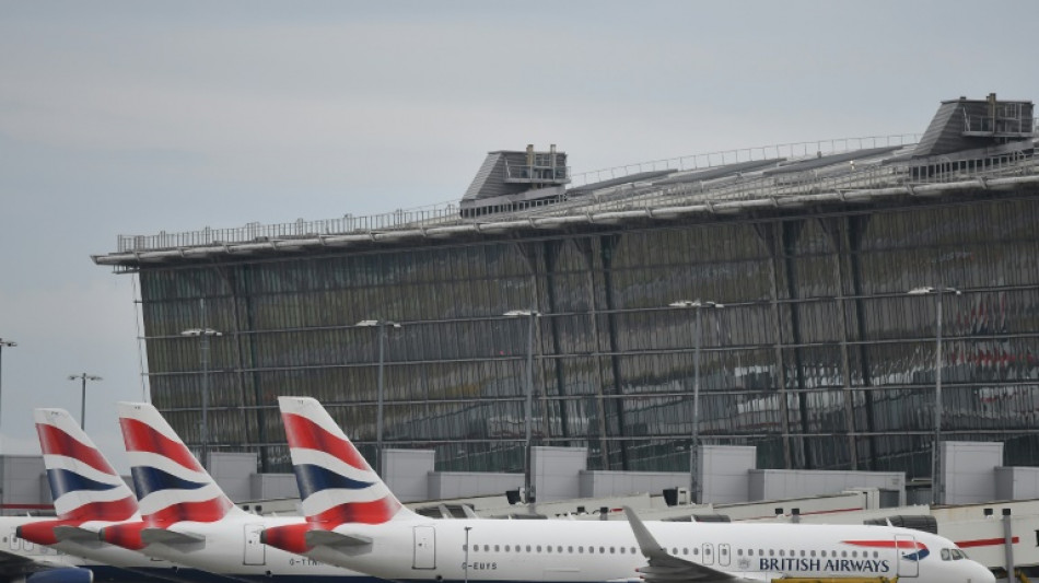 Aeroporto Heathrow em Londres fecha por incêndio e afeta tráfego mundial