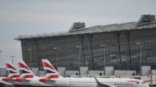 Heathrow retomará alguns voos após incêndio que interrompeu tráfego aéreo mundial