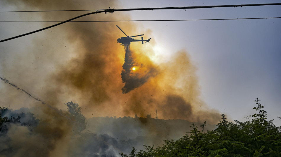 Incendi:Protezione Civile, oggi 33 richieste di intervento aereo