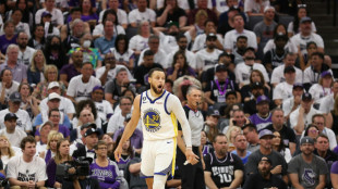 NBA: Curry führt Warriors in nächste Runde