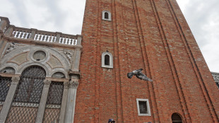 Cadono pezzi in cemento armato dal campanile di San Marco