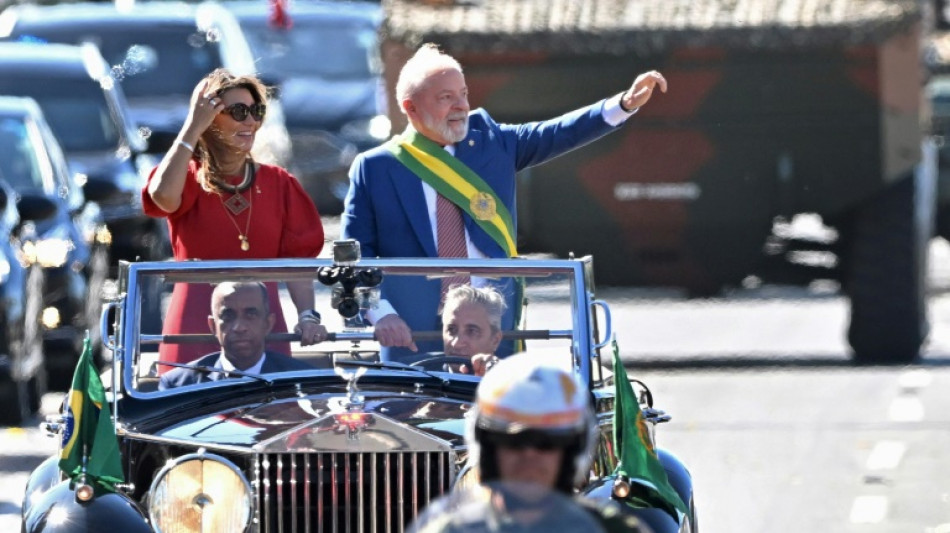 Lula pede 'união' em desfile militar pelo Dia da Independência