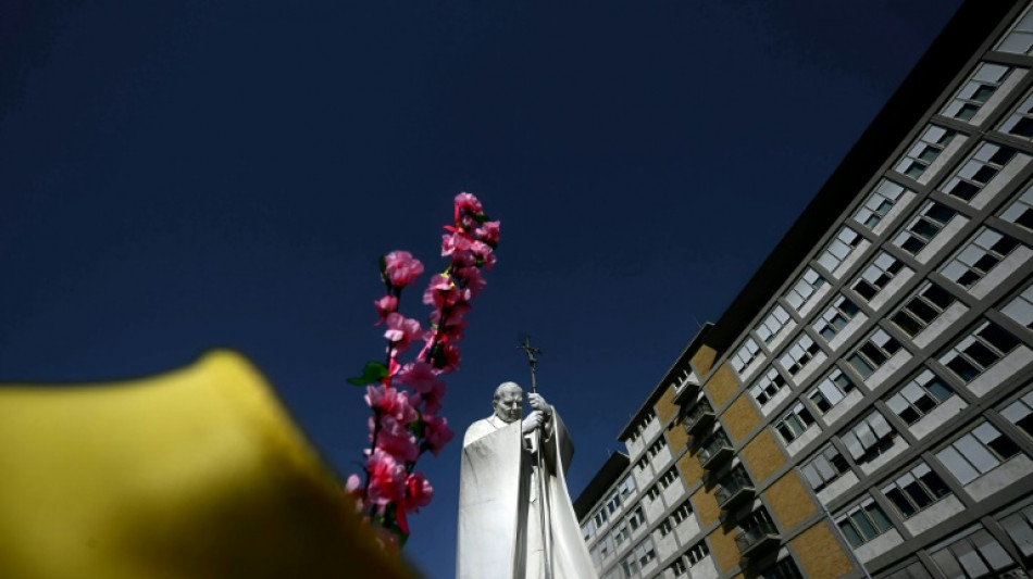 El papa Francisco deja de usar máscara de oxígeno, anuncia el Vaticano