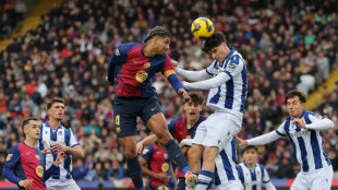 Barcelona goleia Real Sociedad e recupera liderança do Espanhol