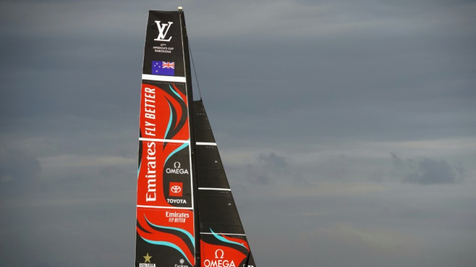 New Zealand extends America's Cup lead on Britain