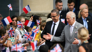 El rey británico Carlos III concluye su viaje a Francia con un toque medioambiental