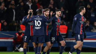 Ligue 1: le PSG dompte un OM remuant pour clore trois mois de rêve