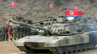 Líder norte-coreano apresenta novo tanque de combate