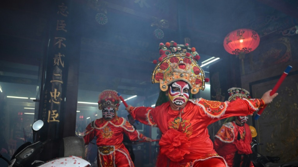 Half kung-fu, half opera: China's captivating 'heroes' dance