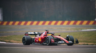 Hamilton pilota Ferrari pela 1ª vez em teste na Itália