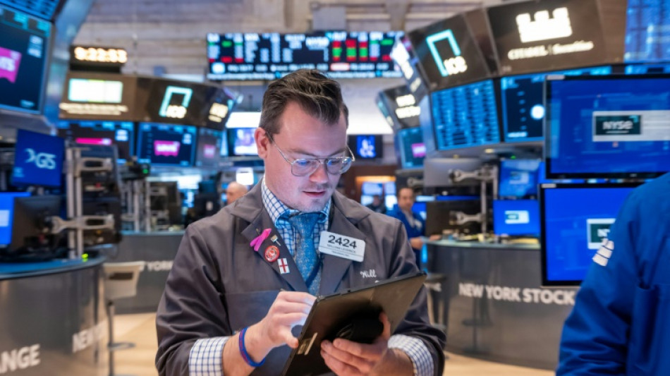 Wall Street termine sans direction, limitant les dégâts après un indicateur décevant