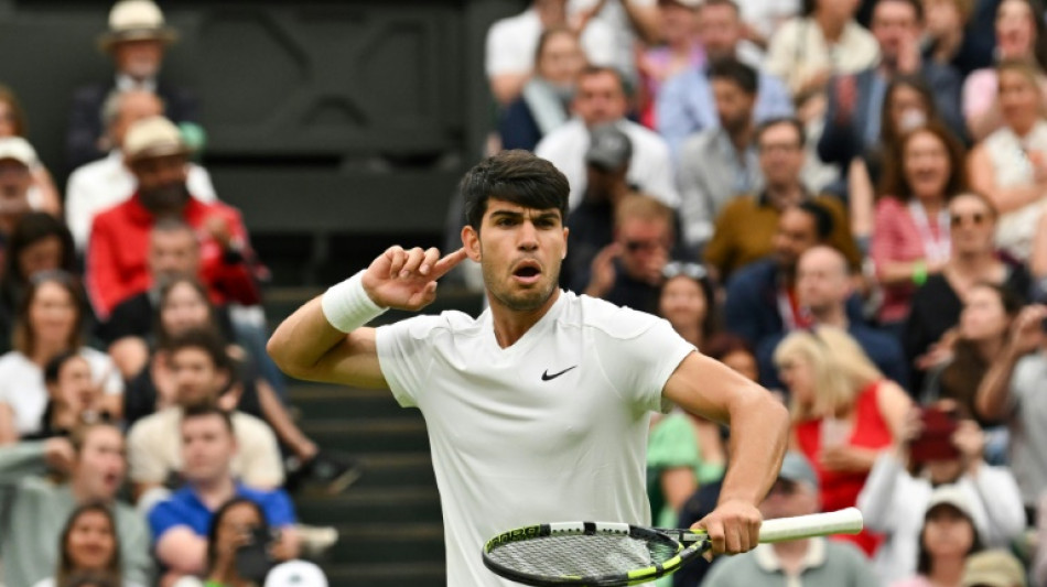 Alcaraz sobrevive ao duelo com Tiafoe e avança às oitavas de Wimbledon