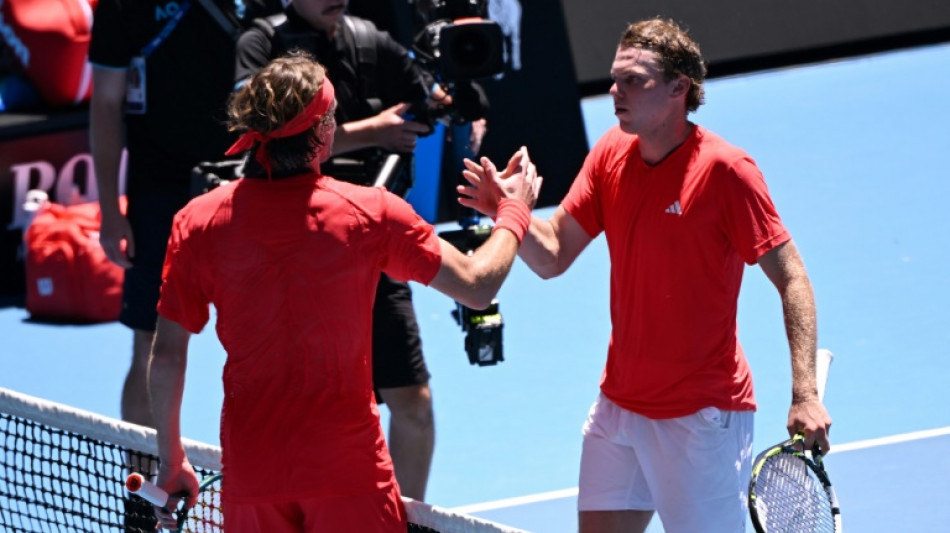 Tsitsipas é surpreendido pelo americano Michelsen e se despede do Aberto da Austrália na 1ª rodada