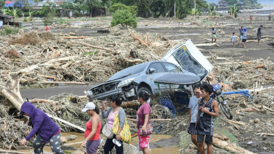 Tempête Trami aux Philippines: le bilan s'alourdit à au moins 97 morts