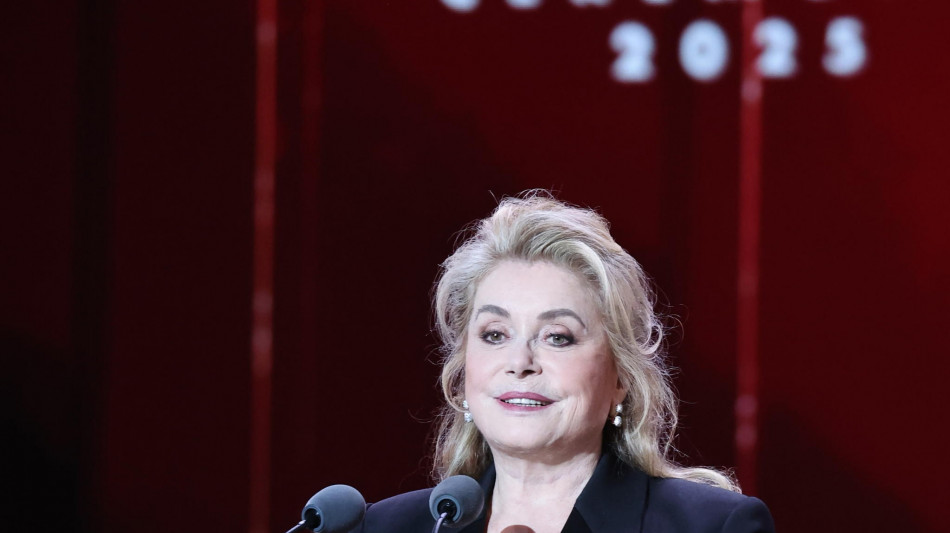 Catherine Deneuve dedica la cerimonia dei 'Cesar' all'Ucraina