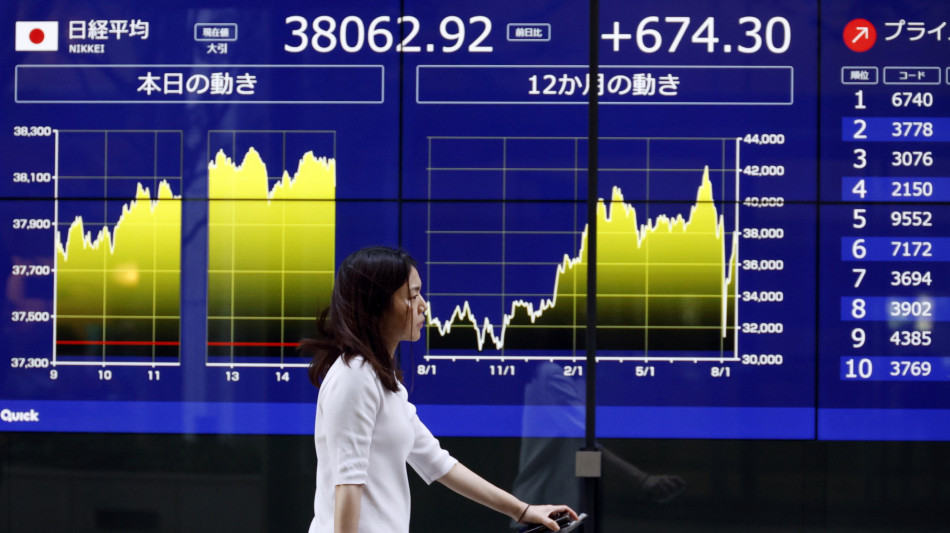 Borsa: l'Asia chiude in tenuta, incerta la Cina