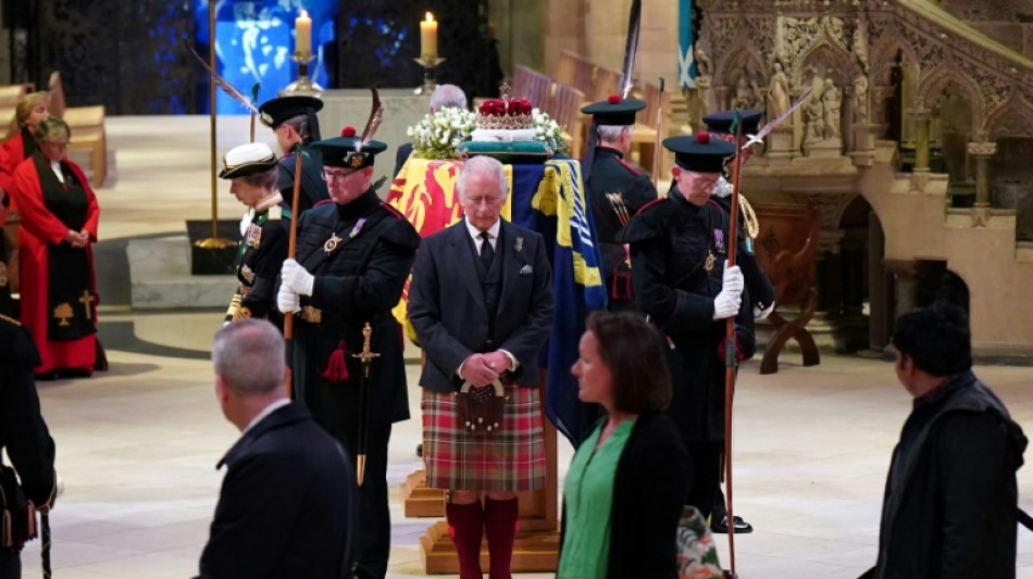 Crowds queue through the night to pay respects to queen