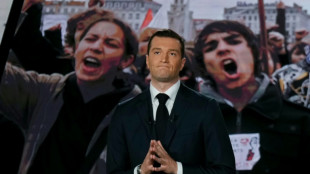 Législatives: dernier jour de campagne, Macron promet des consignes de vote claires pour le second tour