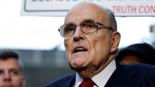 Justiça caça licença de Rudy Giuliani, ex-advogado de Trump, em Nova York