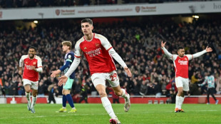 Arsenal vence Brentford no fim (2-1) e assume liderança provisória do Inglês