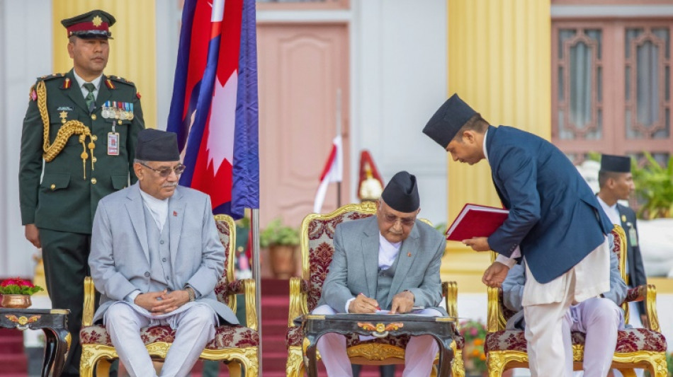 Comunista Sharma Oli toma posse em quarto mandato como primeiro-ministro do Nepal