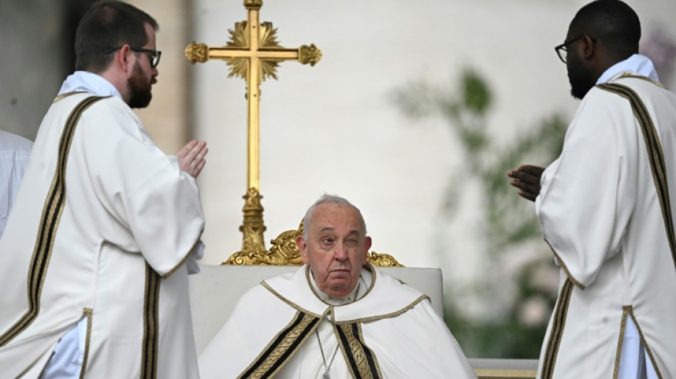 Le pape préside la messe de Pâques malgré sa santé chancelante