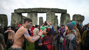 "Volvemos a nacer": miles celebran el solsticio de invierno en Stonehenge