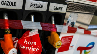 Carburants: grèves reconduites chez les pétroliers, malgré la menace des réquisitions